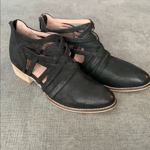 Seychelles So Blue Woven Cutout Black Bootie